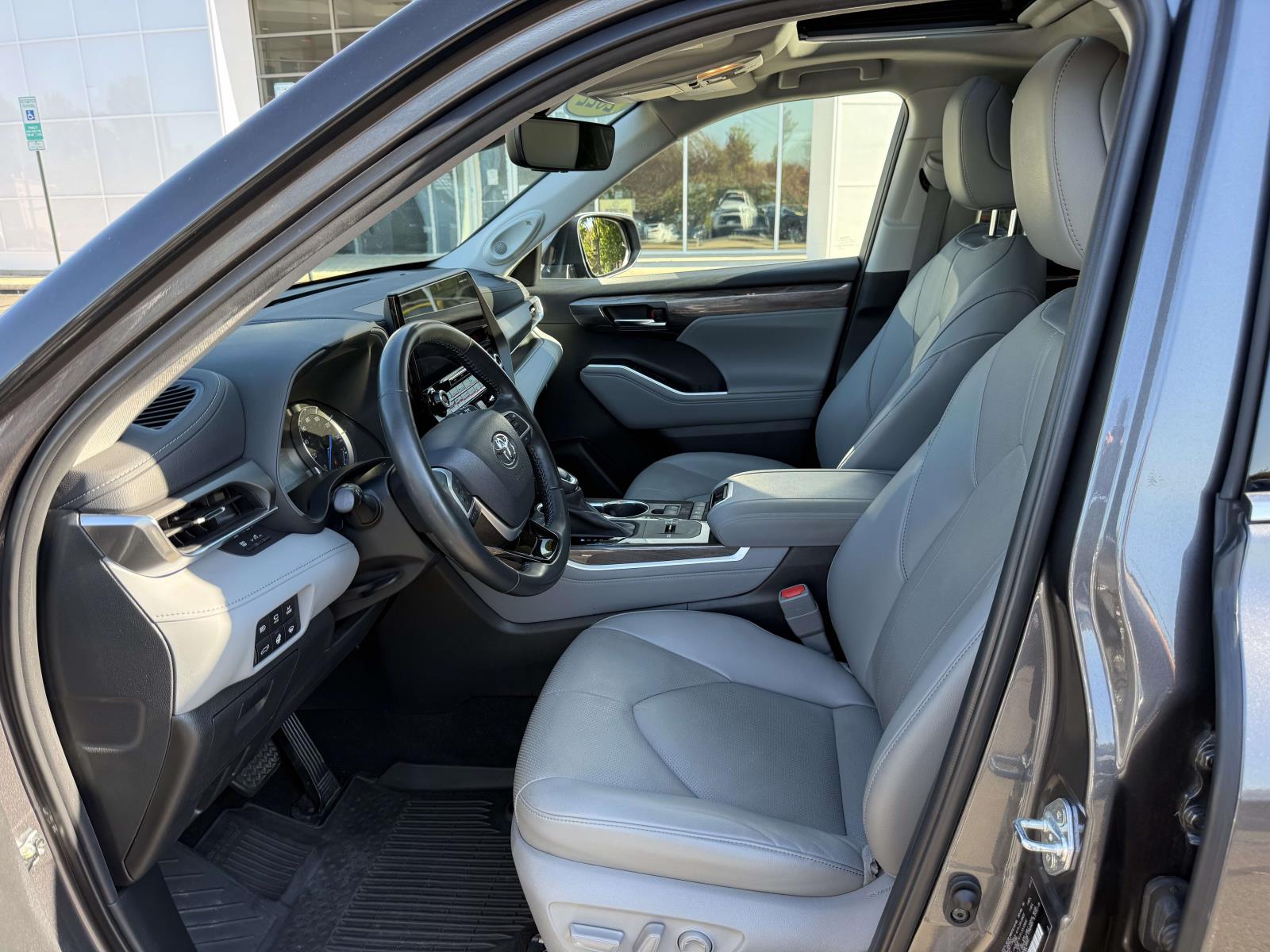 Used 2022 Toyota Highlander Hybrid SUV