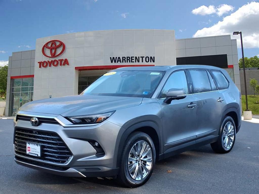 2025 Toyota Grand Highlander Platinum's photo