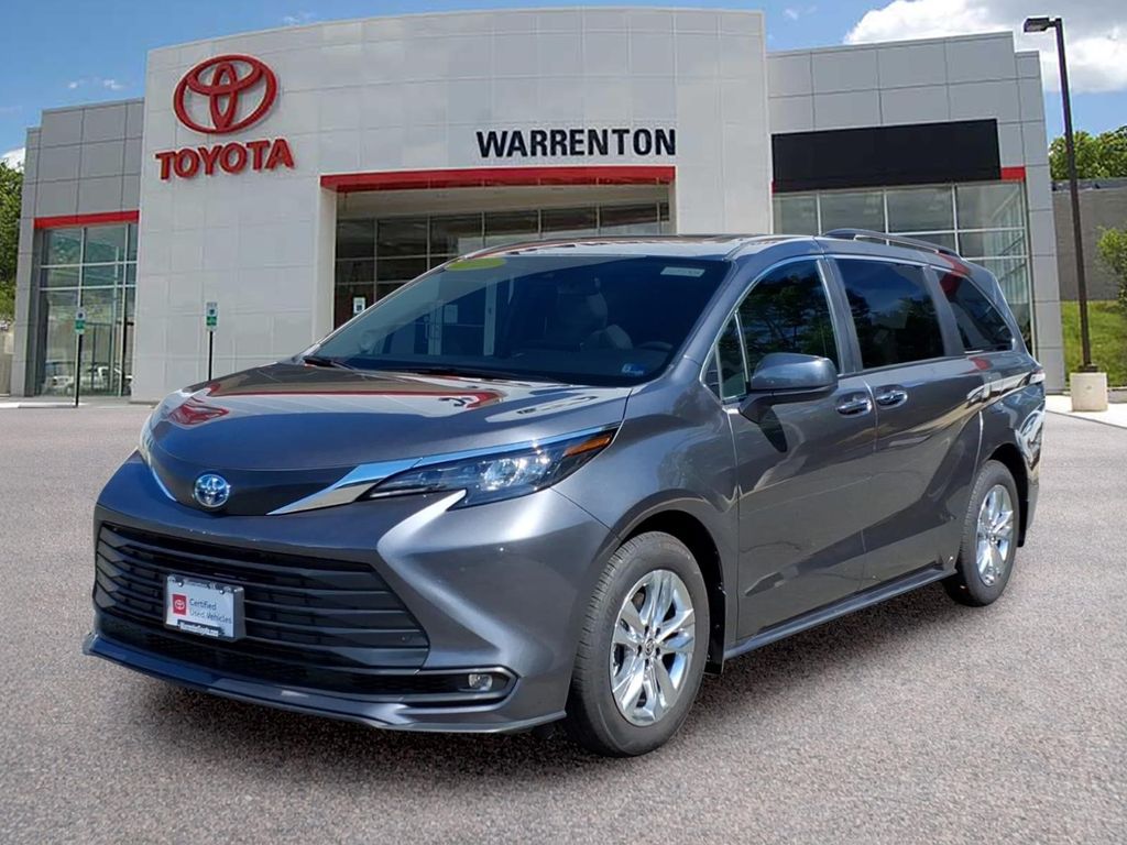 2025 Toyota Sienna XLE 7-Passenger Hybrid AWD's photo