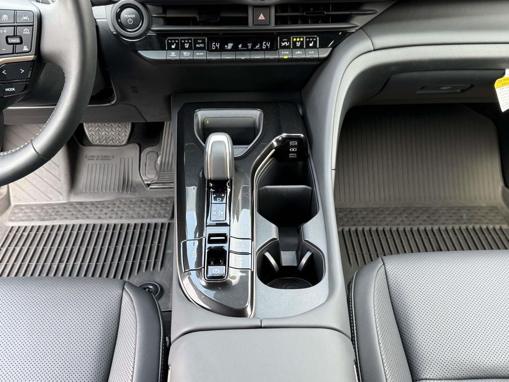 Used 2025 Toyota Crown Signia SUV