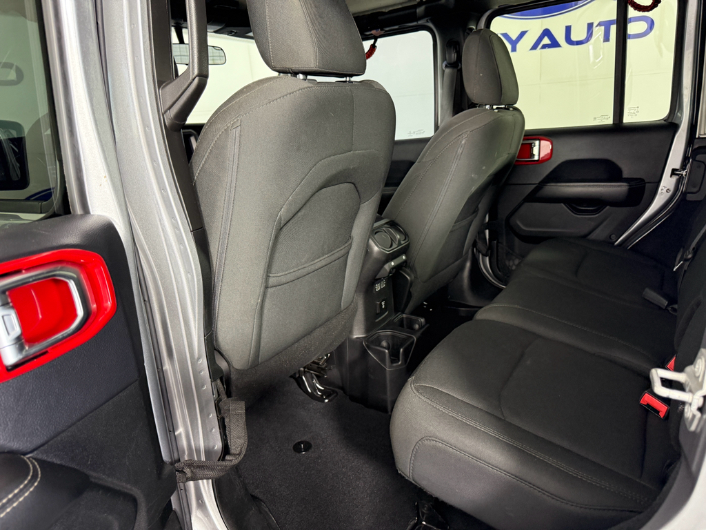 2018 Jeep Wrangler Unlimited Sahara photo 17