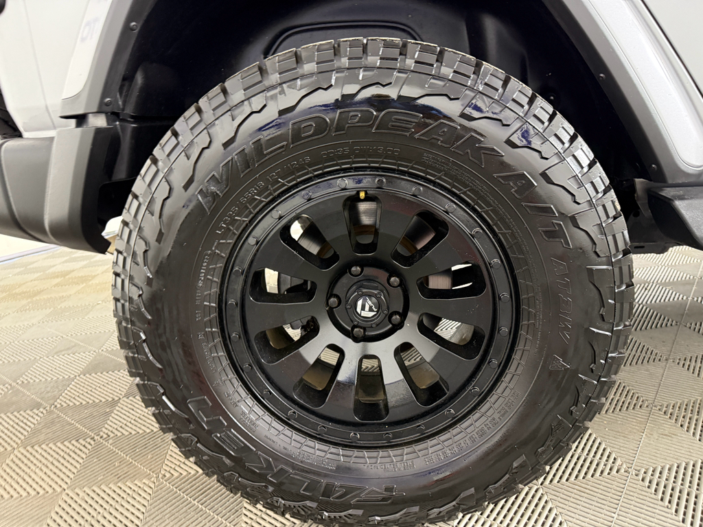 2018 Jeep Wrangler Unlimited Sahara photo 6