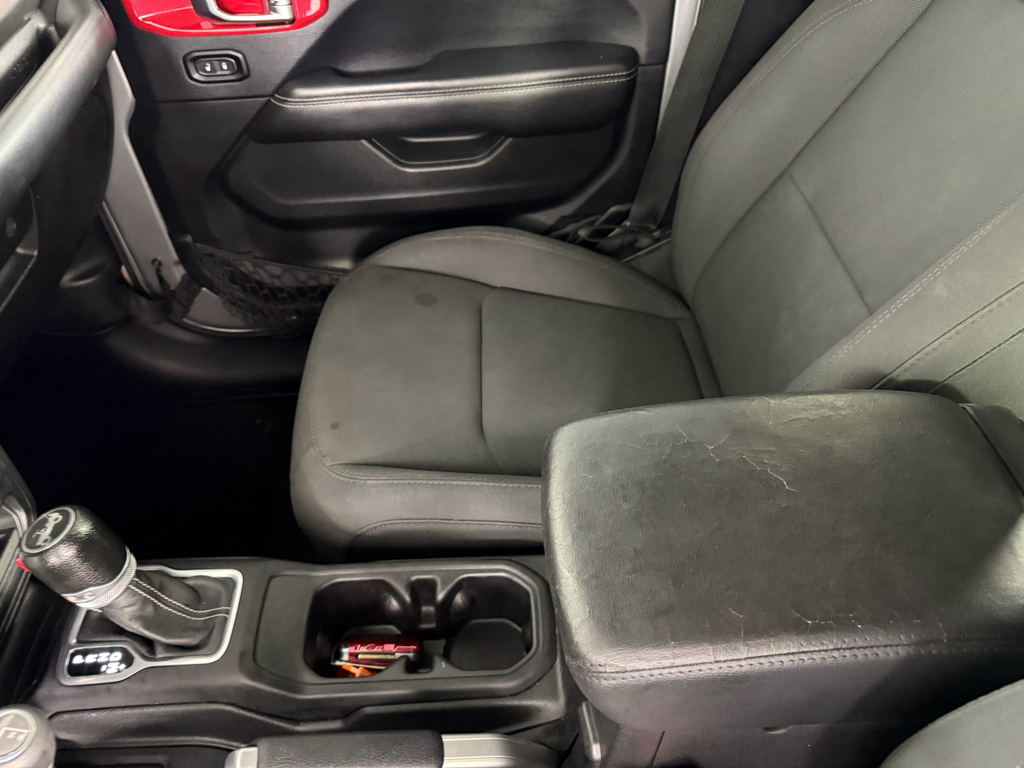 2018 Jeep Wrangler Unlimited Sahara photo 18