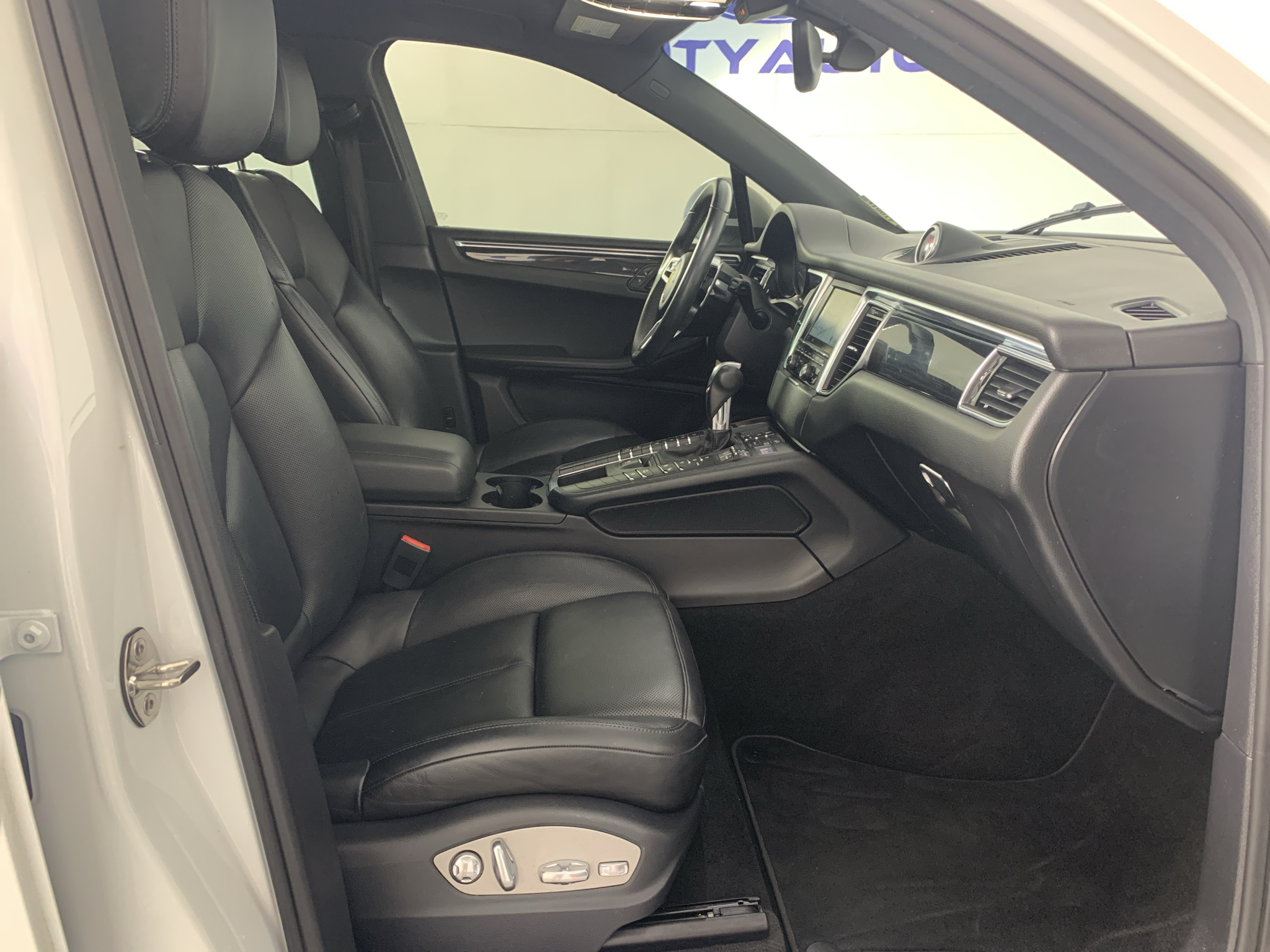 Used 2016 Porsche Macan SUV