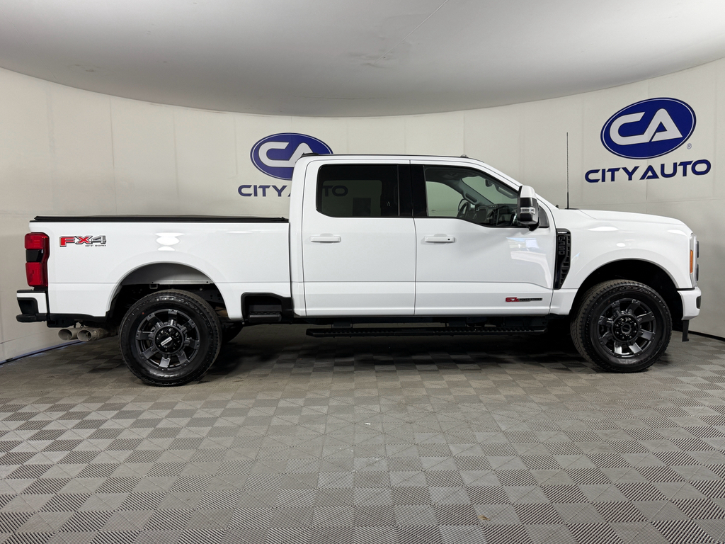 2023 Ford F-350 Lariat photo 3