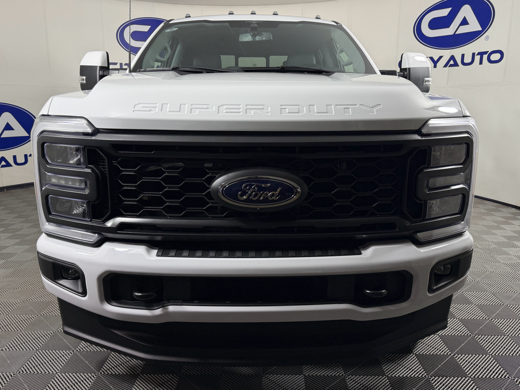 2023 Ford F-350 Lariat photo 2