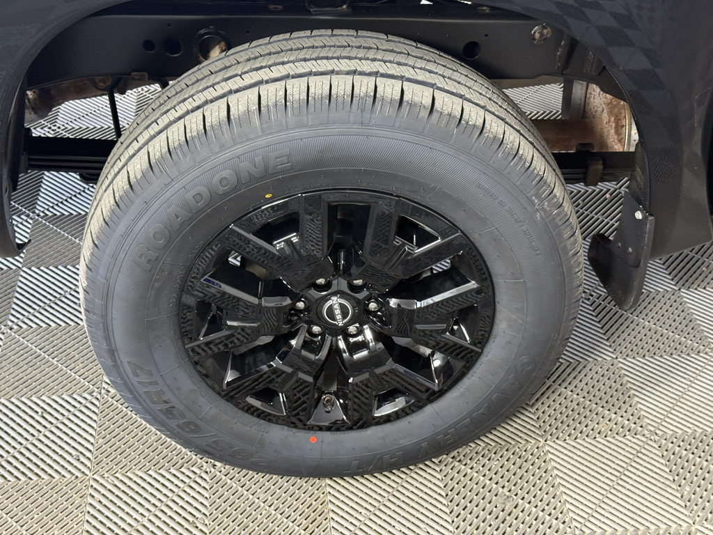 2023 Nissan Frontier SV Crew Cab photo 3