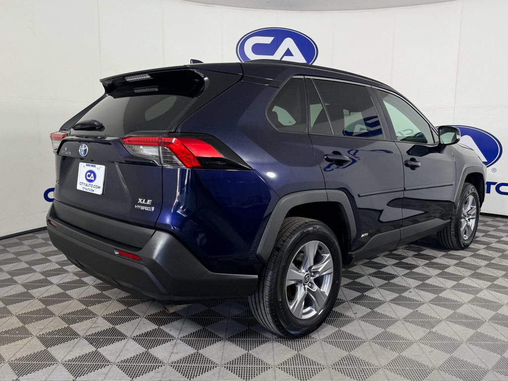 2022 Toyota RAV4 Hybrid XLE photo 4