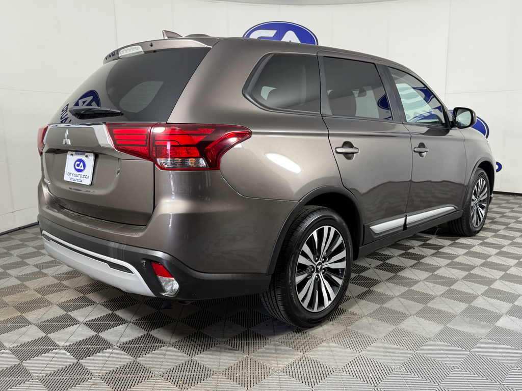2020 Mitsubishi Outlander ES photo 4