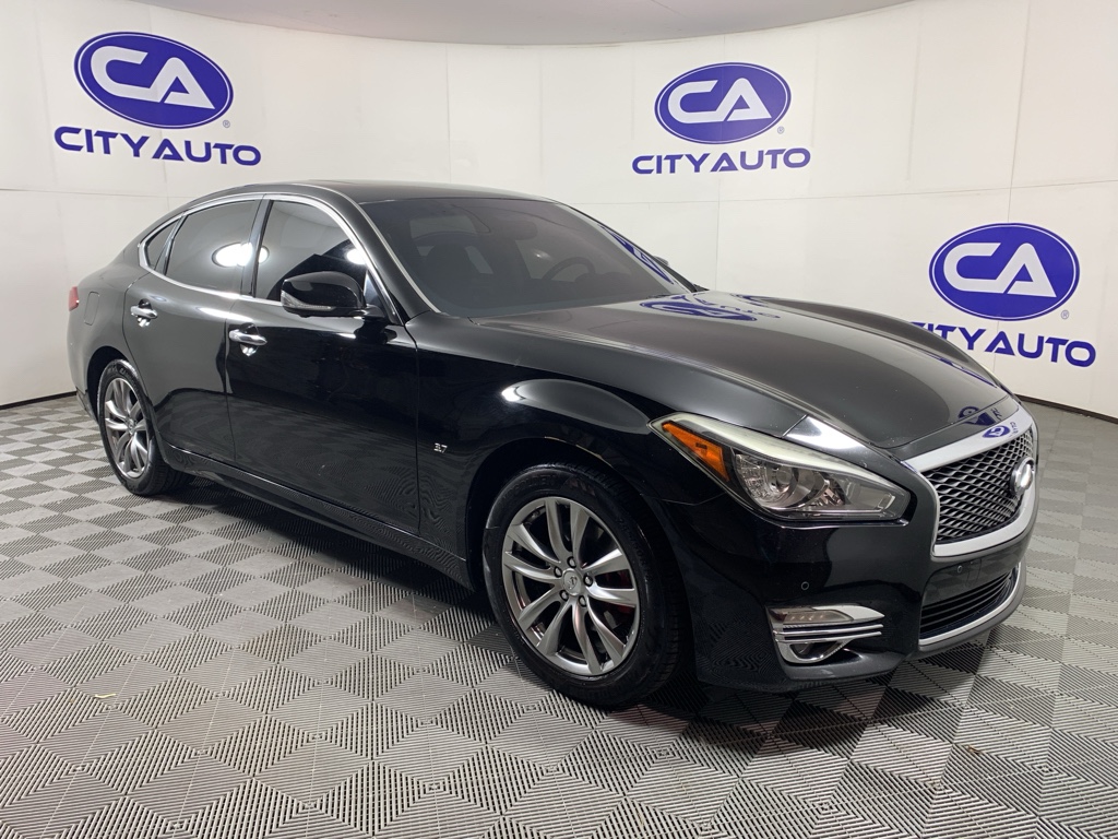 2015 INFINITI Q70 3.7's photo
