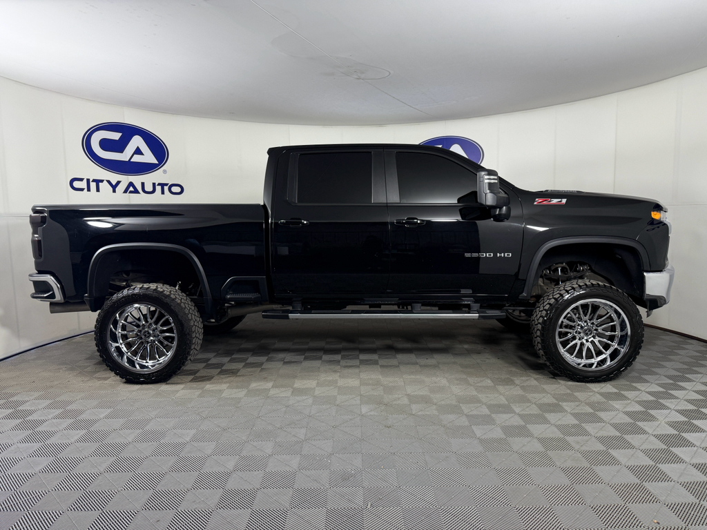 2022 Chevrolet Silverado 2500HD LT photo 3