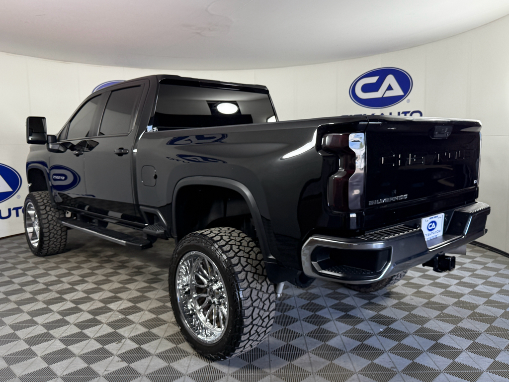2022 Chevrolet Silverado 2500HD LT photo 4