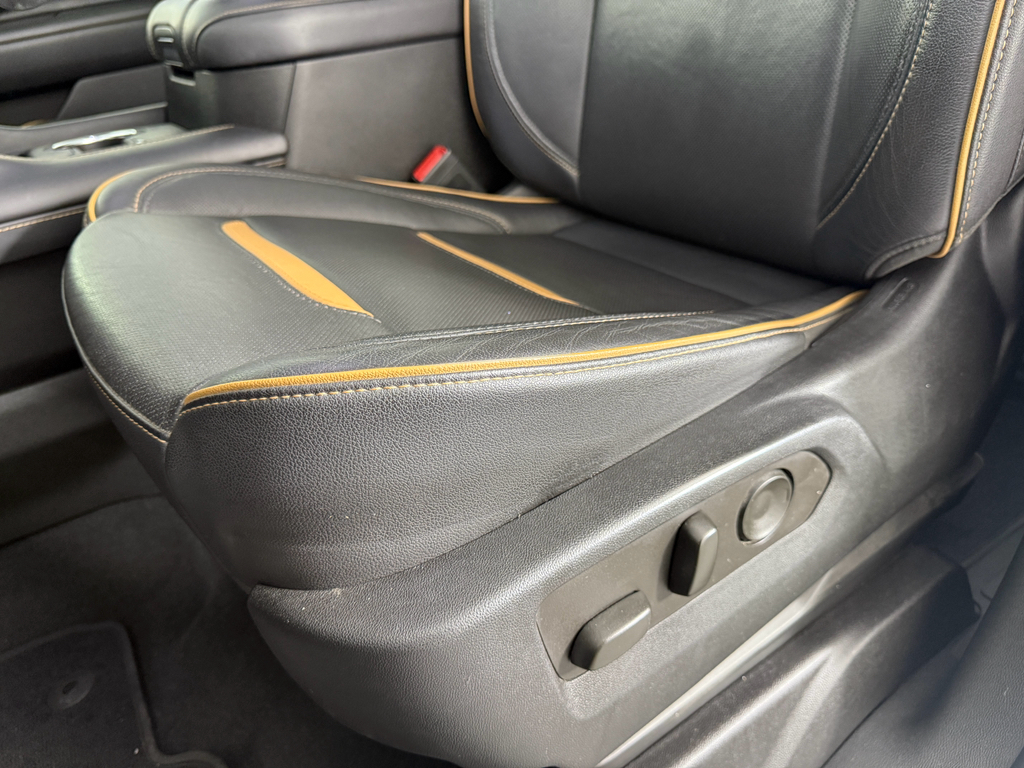 2022 Gmc Yukon XL AT4 photo 18