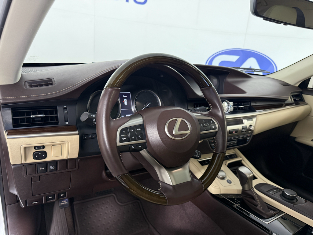 2016 Lexus ES 350 Base photo 17