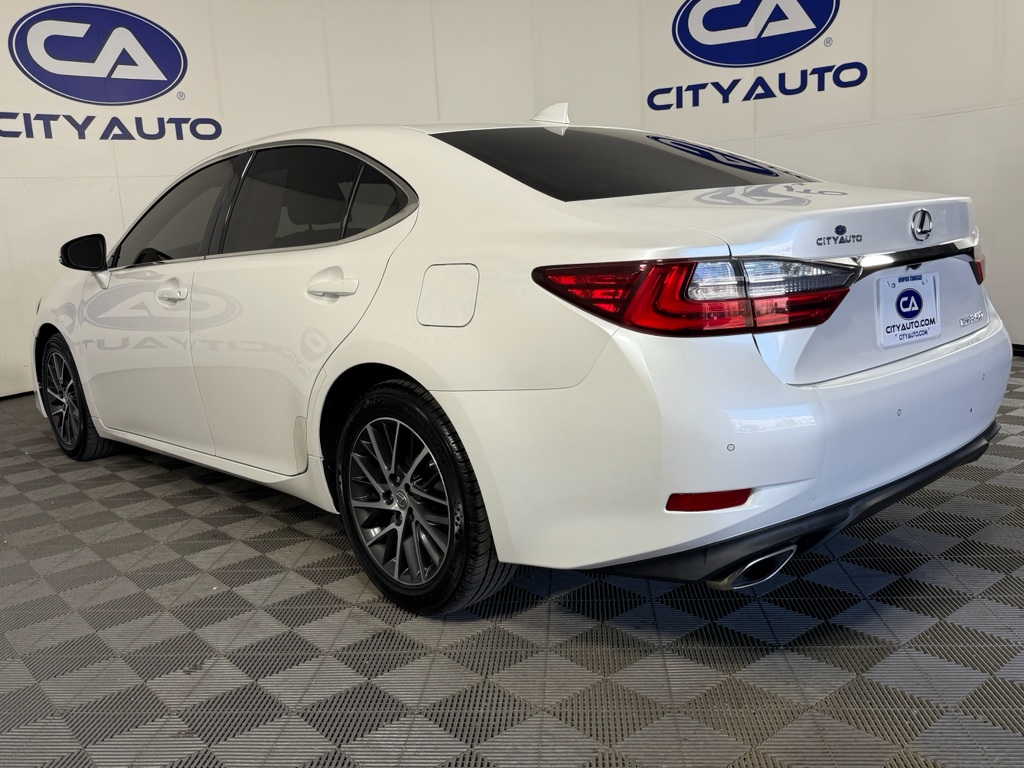 2016 Lexus ES 350 Base photo 4