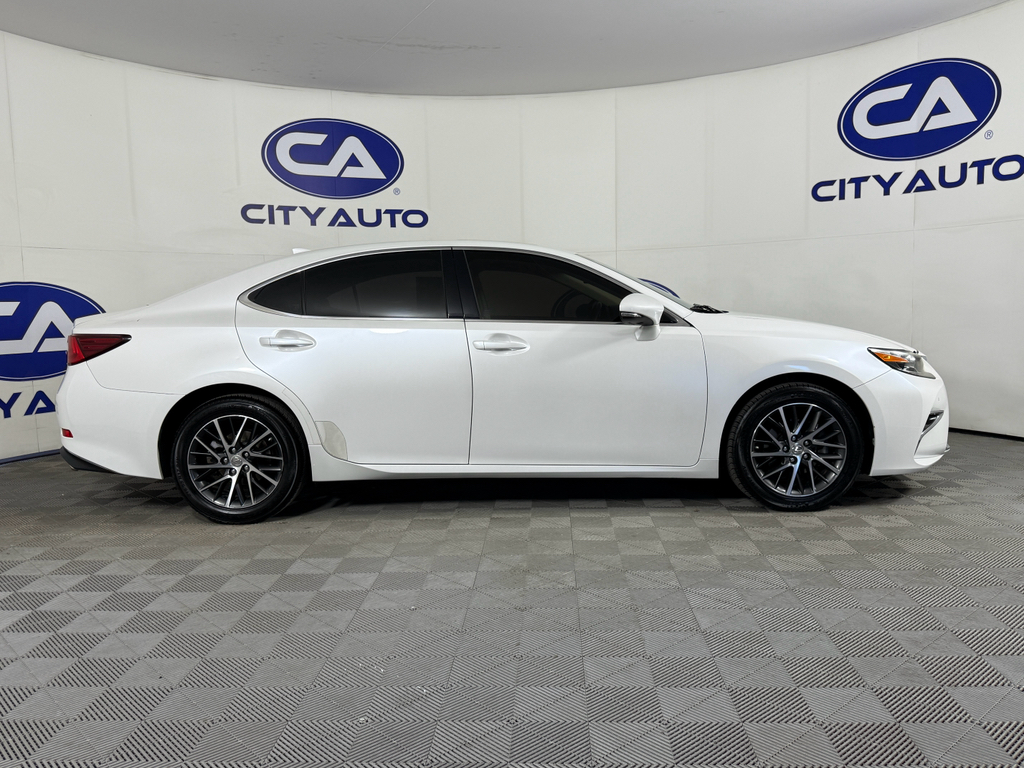 2016 Lexus ES 350 Base photo 3