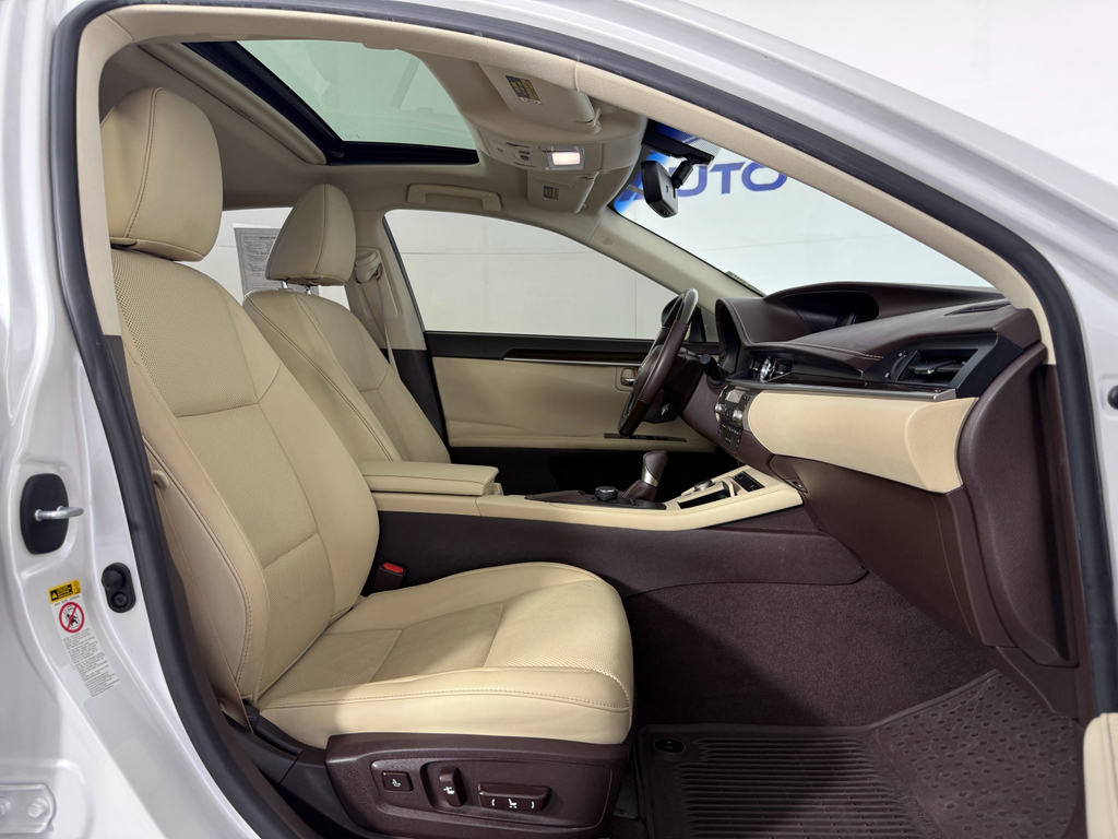 2016 Lexus ES 350 Base photo 11