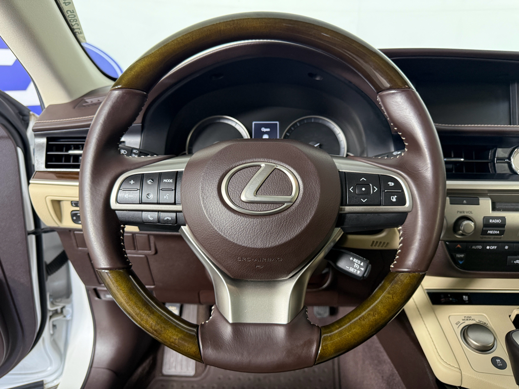 2016 Lexus ES 350 Base photo 18