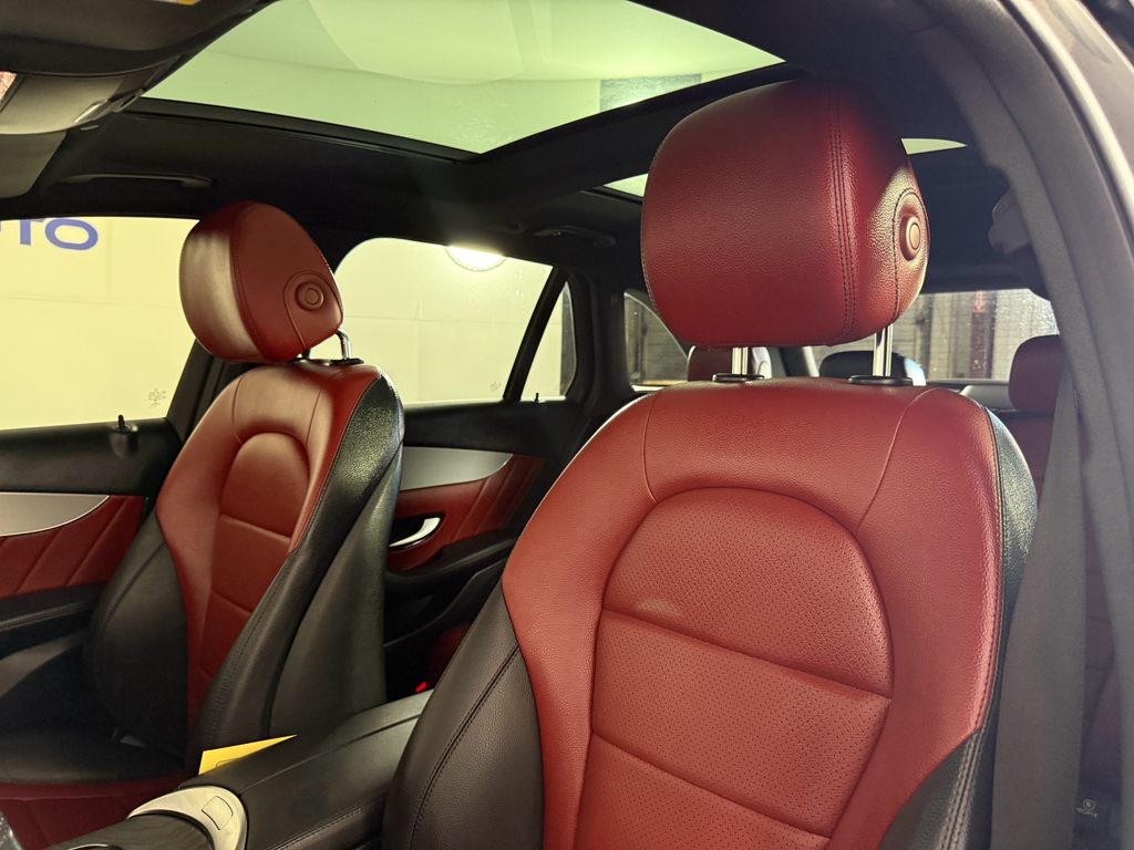 2021 Mercedes Benz GLC 300 photo 16