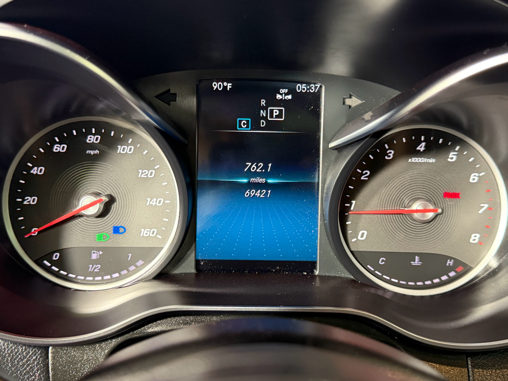 2021 Mercedes Benz GLC 300 photo 21