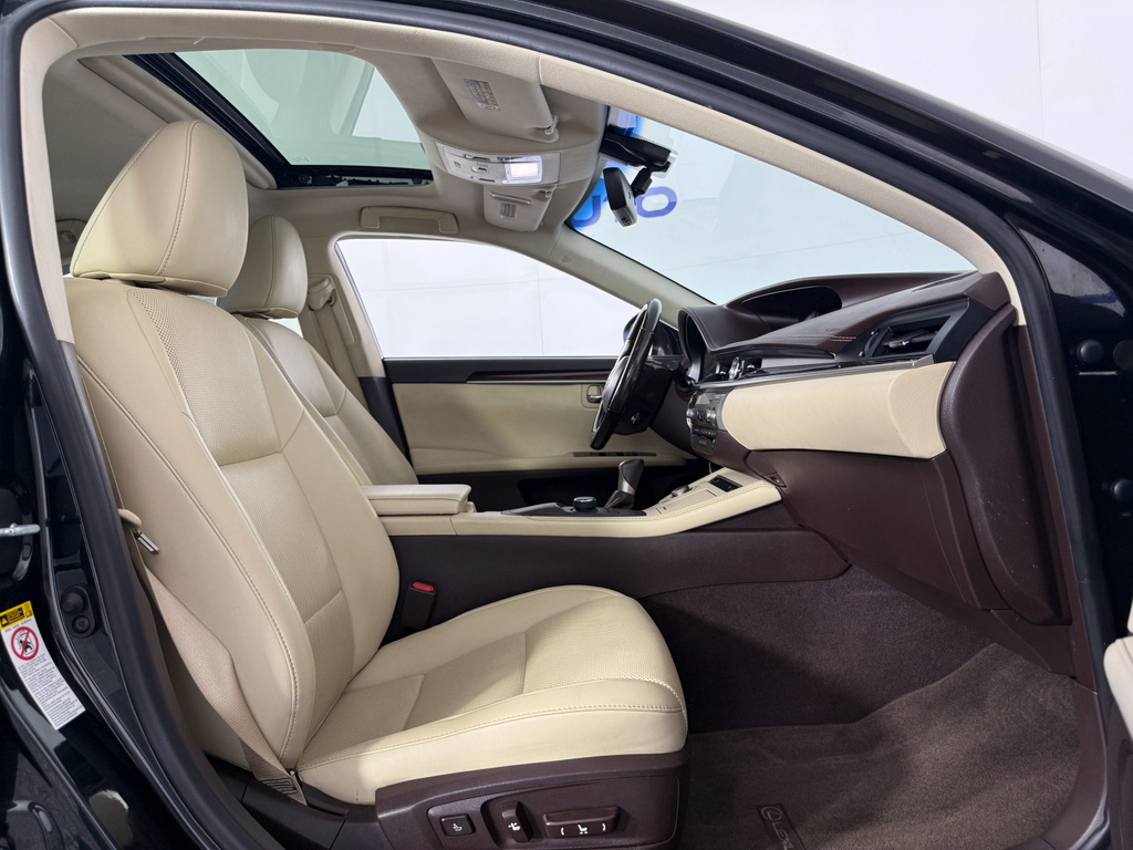 2016 Lexus ES 350 Base photo 9