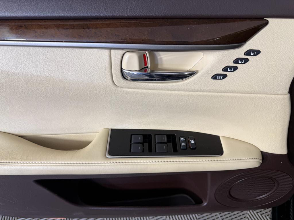 2016 Lexus ES 350 Base photo 22