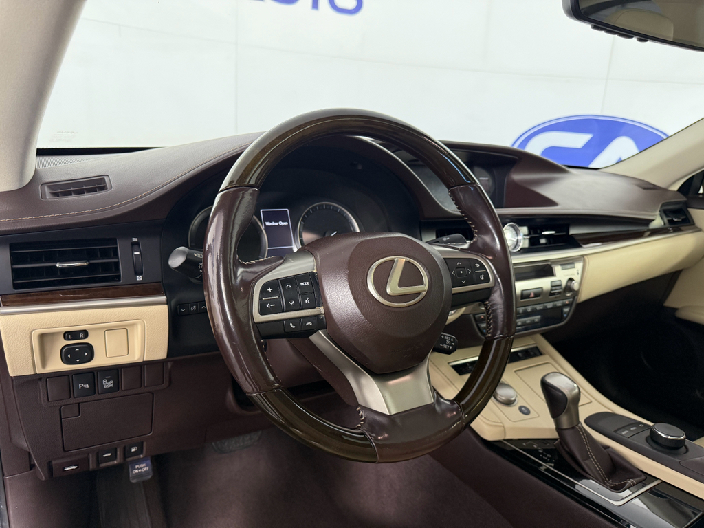 2016 Lexus ES 350 Base photo 16