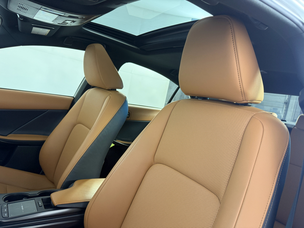 2024 Lexus IS 350 F SPORT photo 17