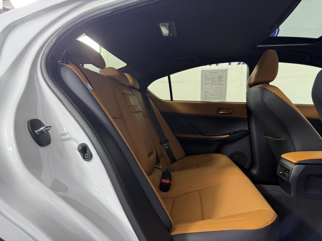 2024 Lexus IS 350 F SPORT photo 13