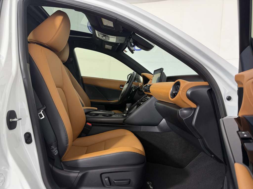 2024 Lexus IS 350 F SPORT photo 9