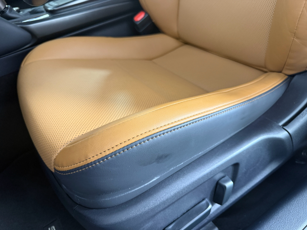 2024 Lexus IS 350 F SPORT photo 18