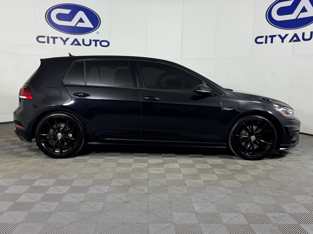 2019 Volkswagen Golf R photo 2