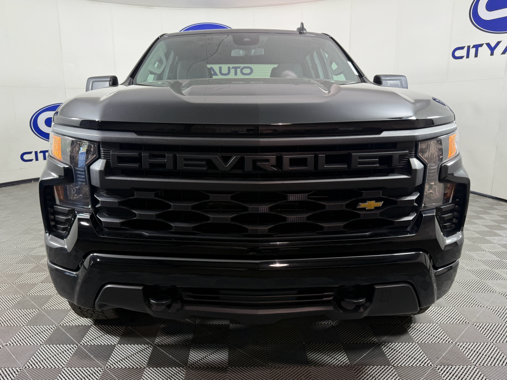 2023 Chevrolet Silverado 1500 Custom photo 2