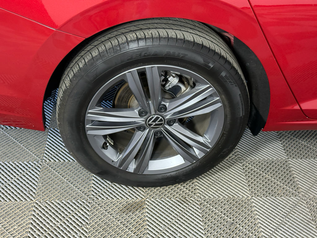 2024 Volkswagen Jetta SE photo 2
