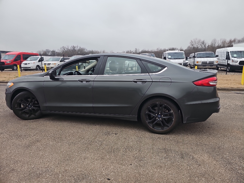 2019 Ford Fusion SE's photo
