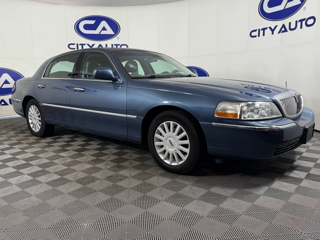 2005 Lincoln Town Car Signature Limited