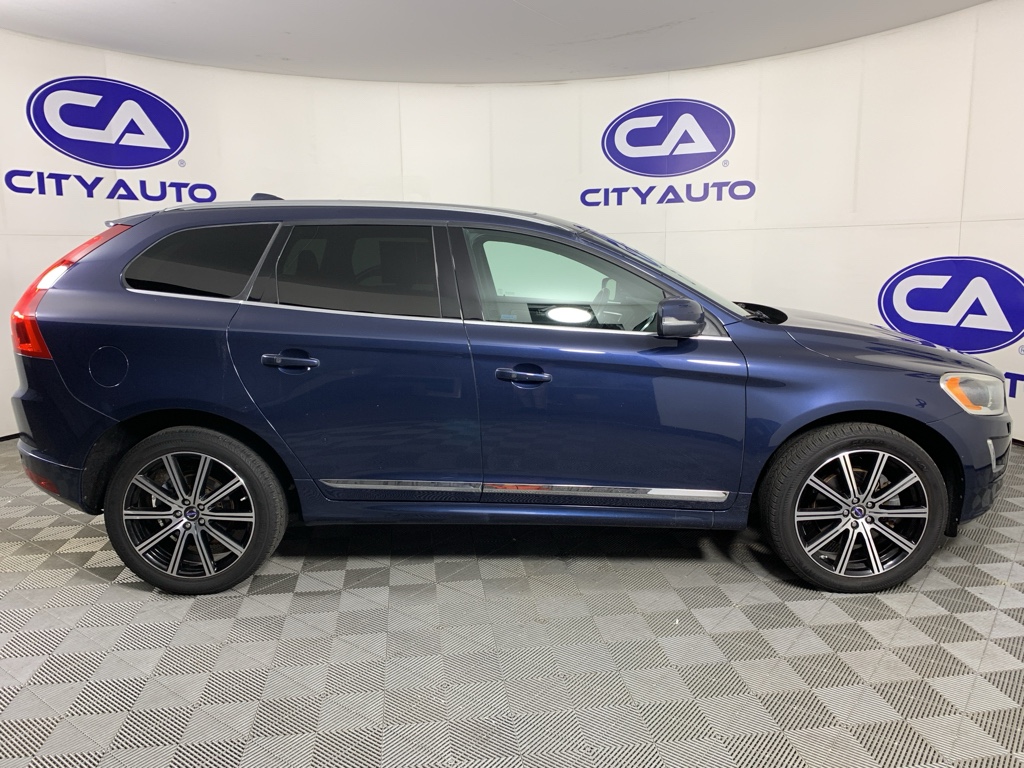 2015 Volvo XC60 T6 Platinum's photo