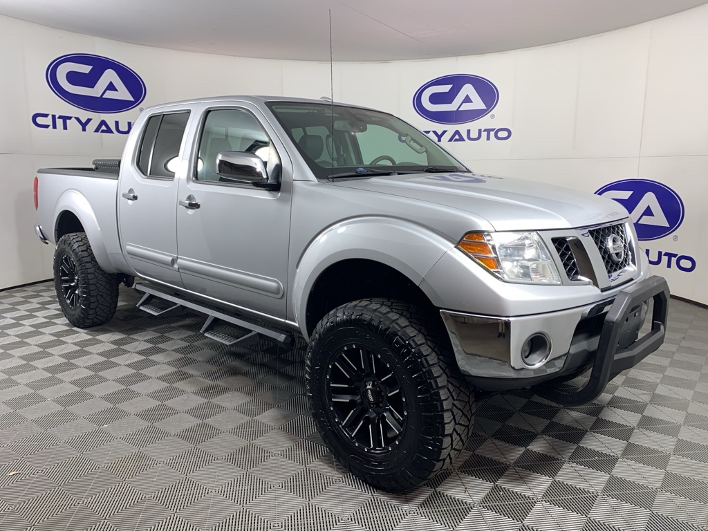 2017 Nissan Frontier SL's photo