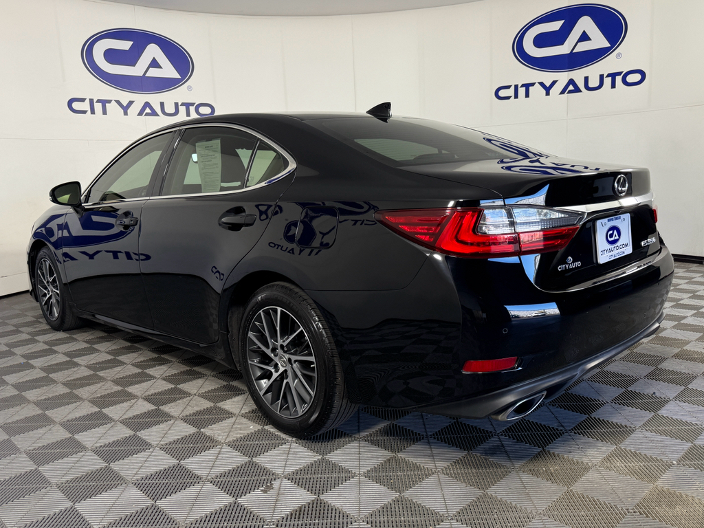 2017 Lexus ES 350 Base photo 4