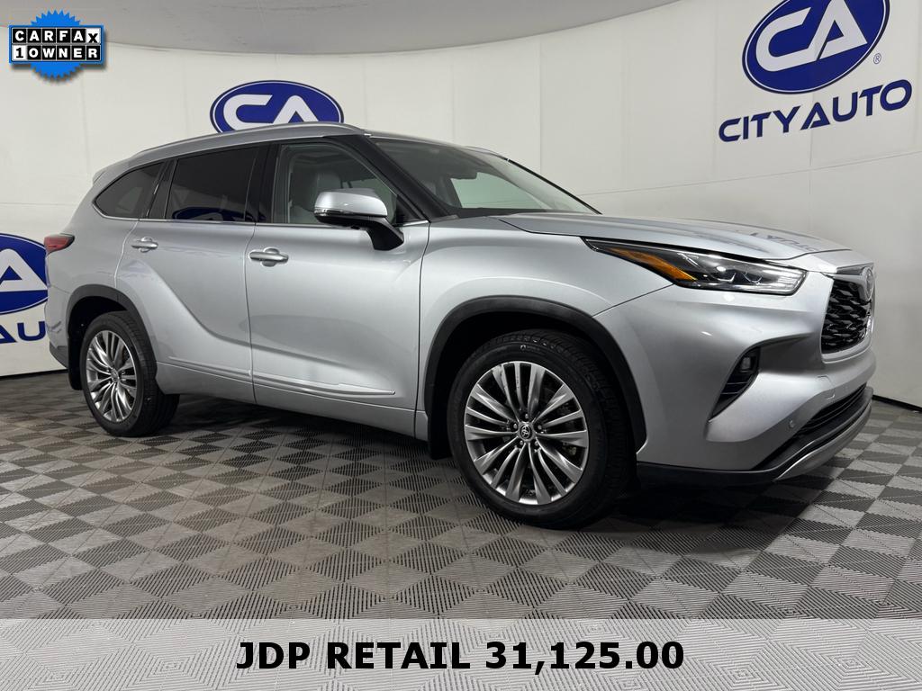 2021 Toyota Highlander Platinum's photo