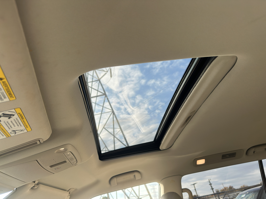 2023 Infiniti QX80 Luxe photo 2