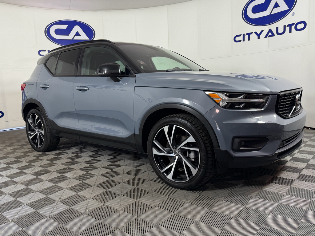2021 Volvo XC40 R-Design's photo