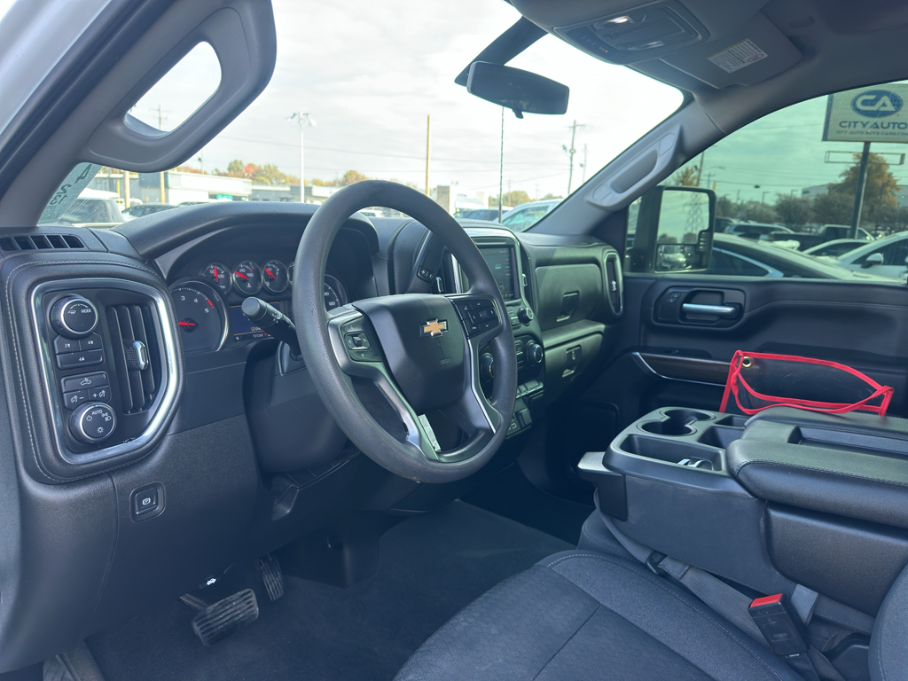 2021 Chevrolet Silverado 2500HD LT photo 2