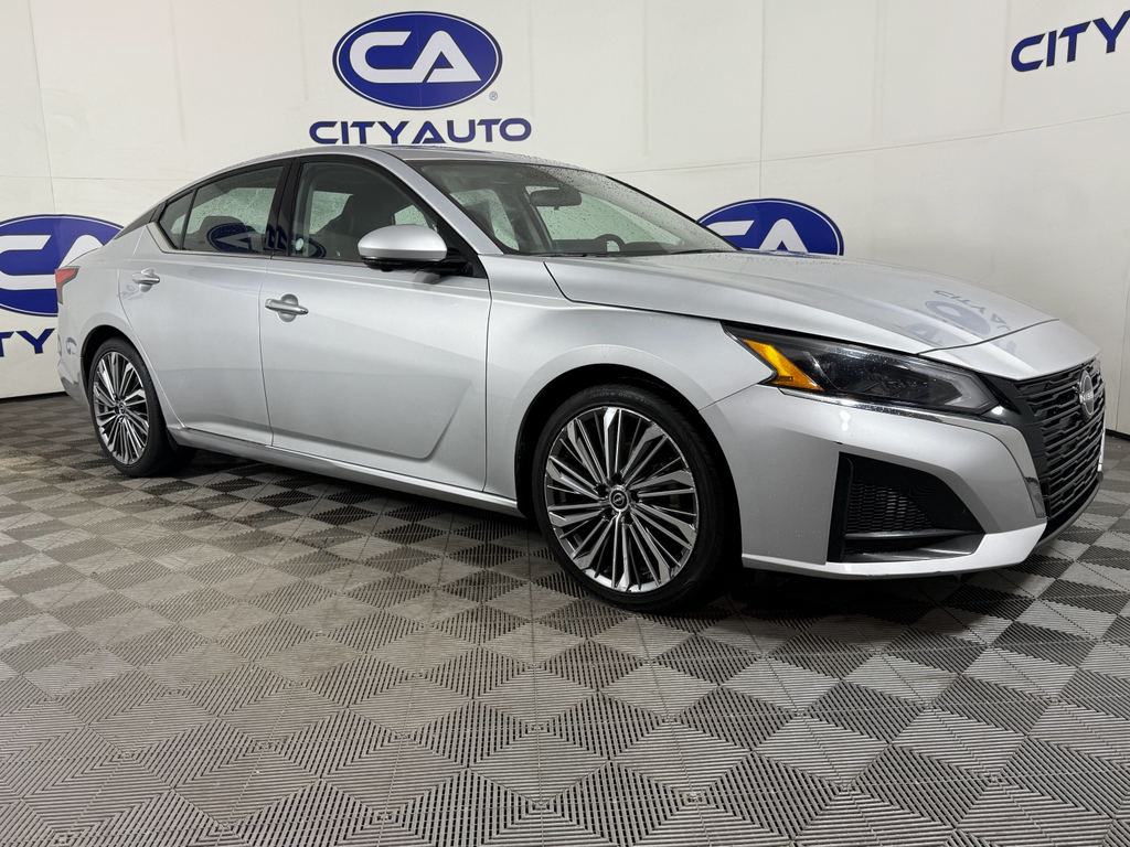 2023 Nissan Altima SL's photo