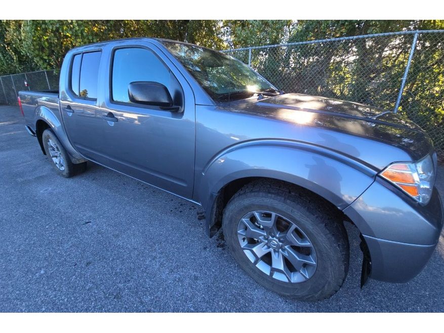 2020 Nissan Frontier SV's photo