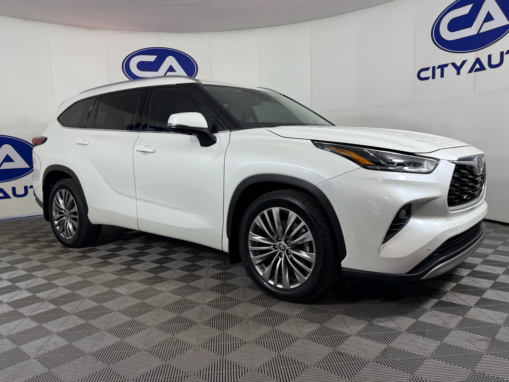 2021 Toyota Highlander Platinum's photo
