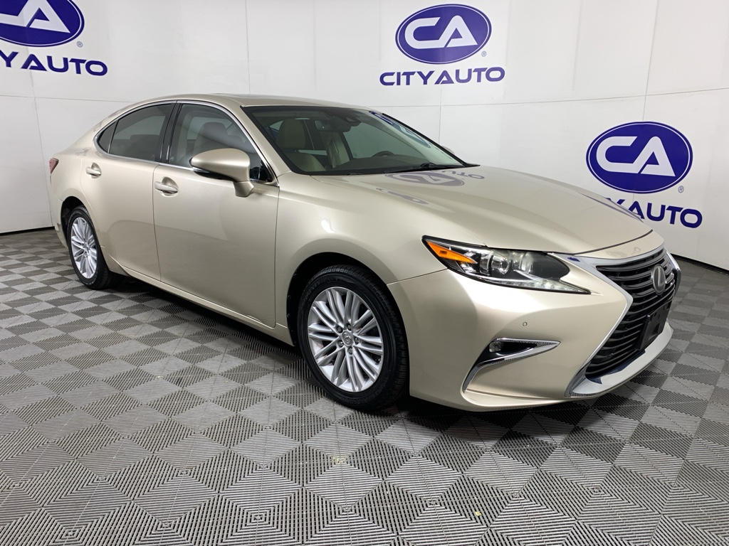 2016 Lexus ES 350's photo