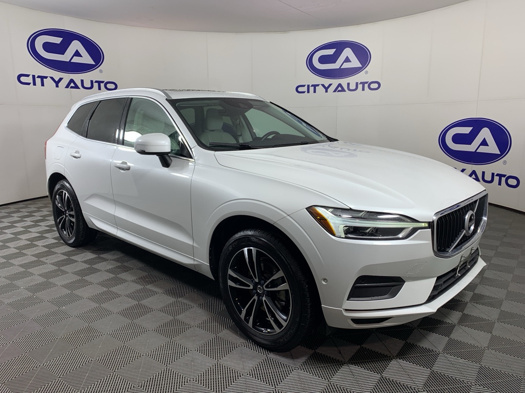 2019 Volvo XC60 Momentum's photo