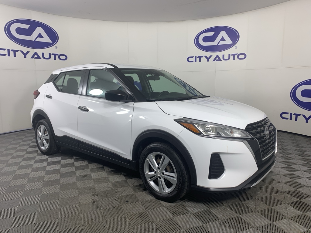 2022 Nissan Kicks S's photo