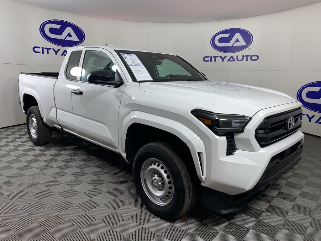 2024 Toyota Tacoma SR's photo